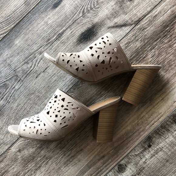 AE HEELED SLIP ONS - Picture 4 of 5